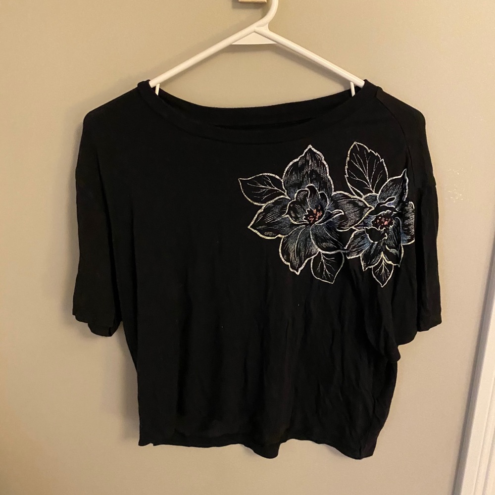 Black Aeropostale graphic tee